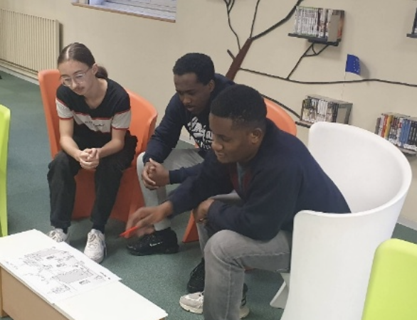 photo 2 en classe pour des cours PIA